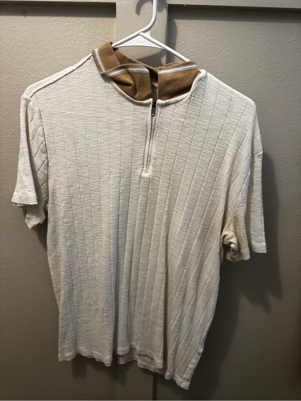 Express Cream Ribbed Short-Sleeve Polo with Tan Contrast Collar